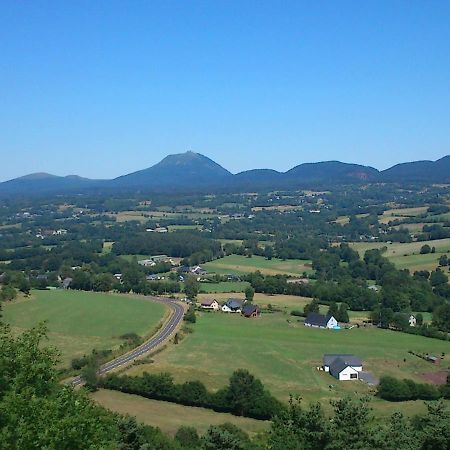Lilas, Gite Saint Antoine, Orcival, Entre Sancy Et Volcans. エクステリア 写真