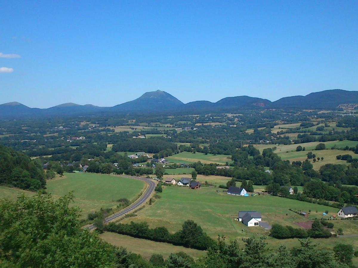 Lilas, Gite Saint Antoine, Orcival, Entre Sancy Et Volcans. エクステリア 写真